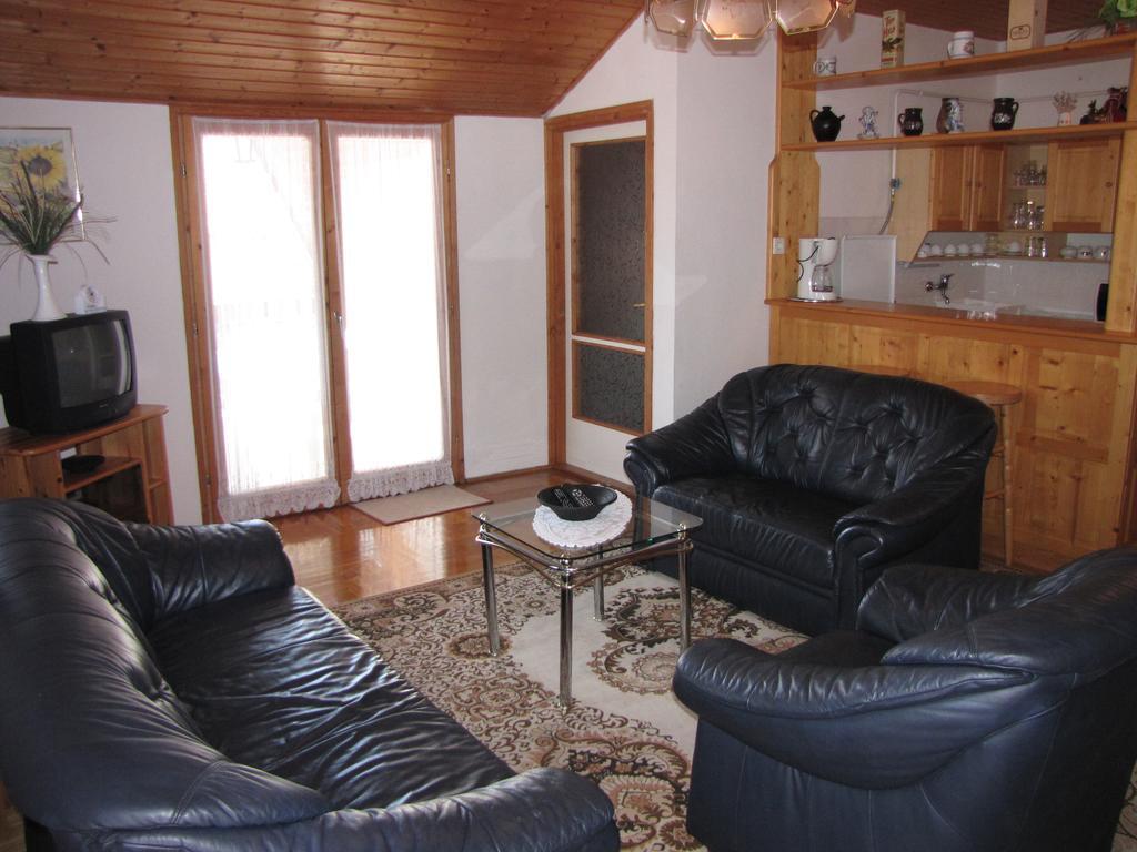 Schmidt Apartment Balatonfenyves Chambre photo