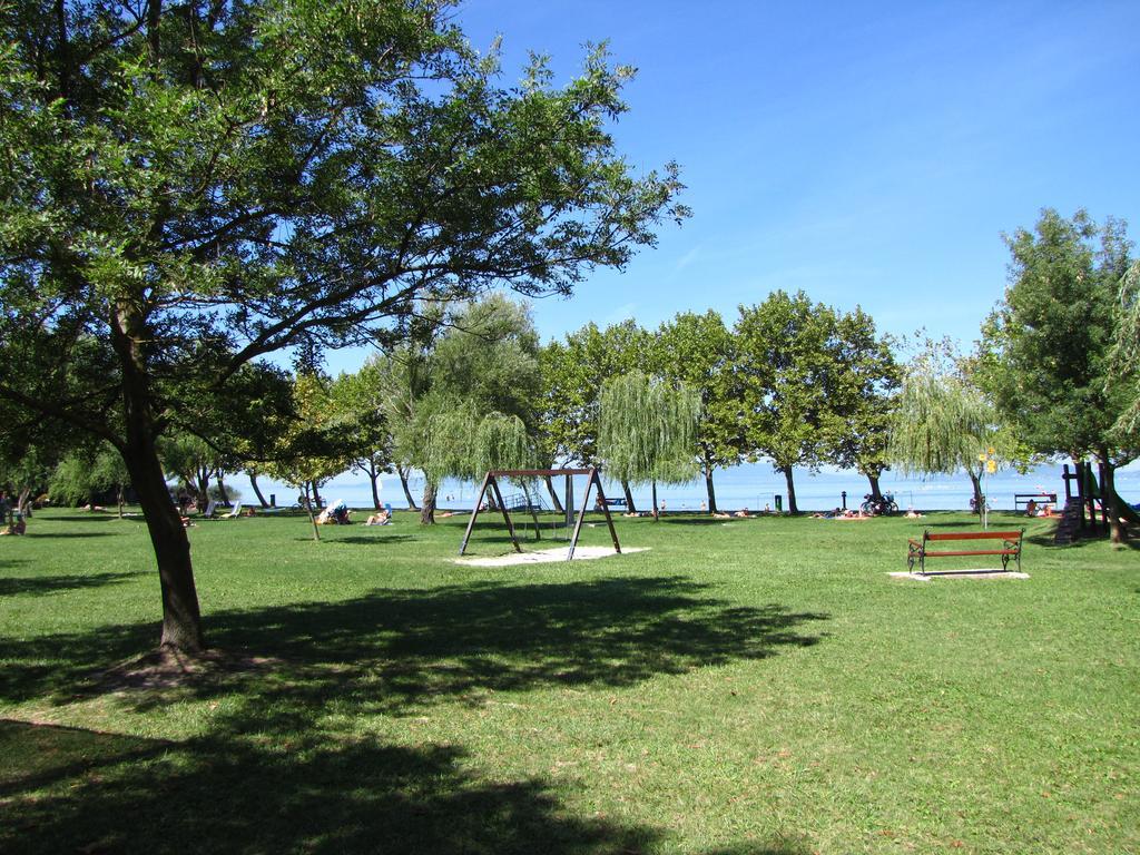 Schmidt Apartment Balatonfenyves Extérieur photo